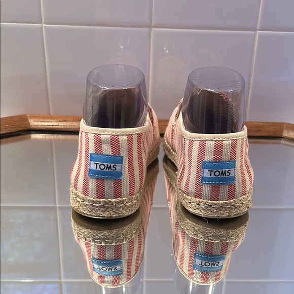 NWOB Toms Red and White Espadrilles with Striped Canvas - Picture 4 of 6